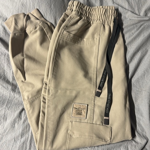 STAR WARS BABY YODA SCRUB SET - Picture 5 of 8